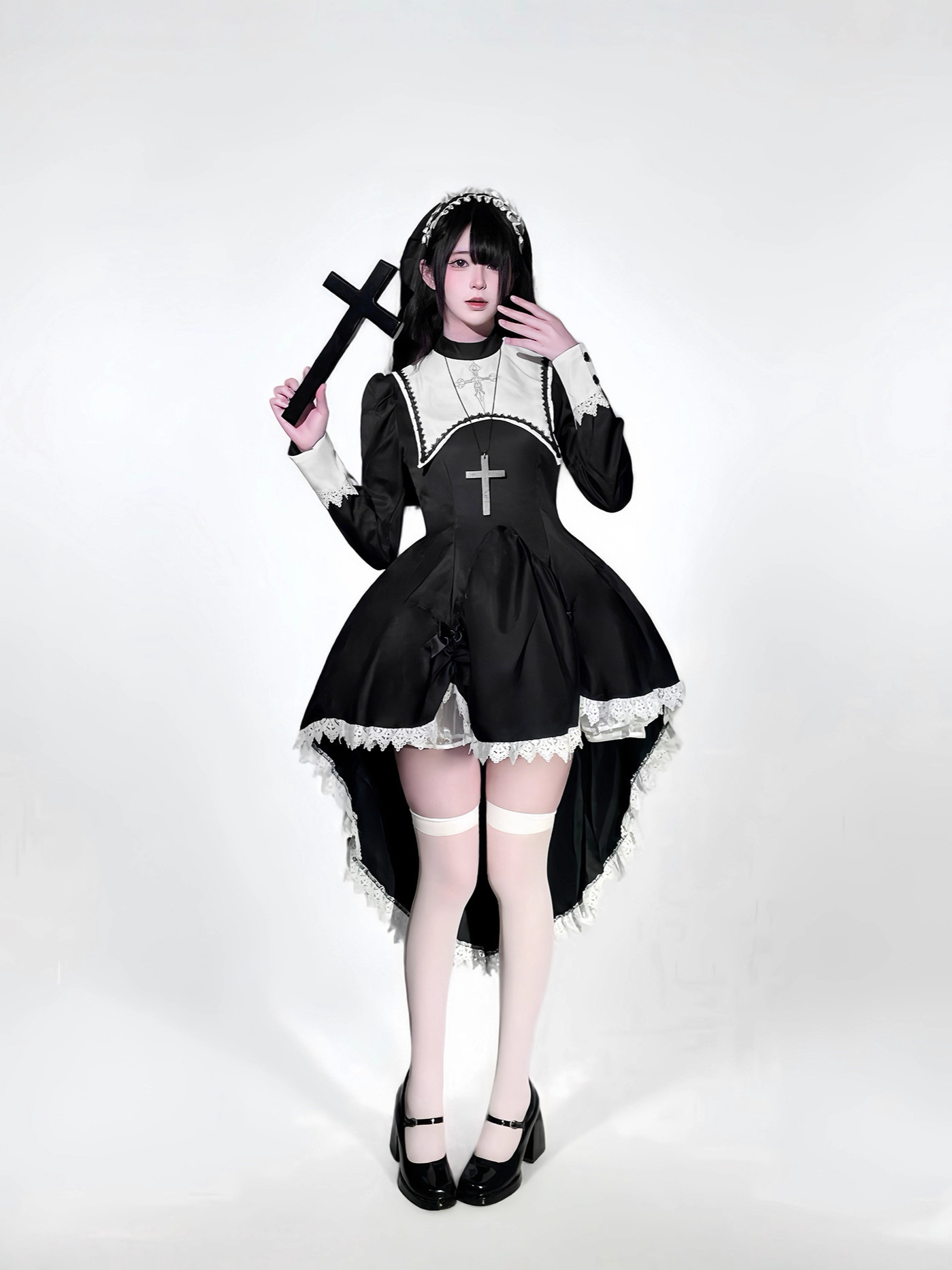 Anime Cosplay Nun - 고딕 스타일 어두운 자수 십자가 할로윈